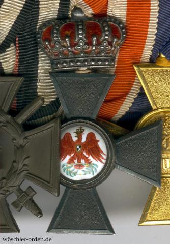 Preußen, Roter-Adler-Orden (5. Modell), IV. Klasse mit der Königlichen Krone, an 7er Ordensschnalle, dazu Feldspange und Ordensbänderschnalle